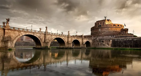 Ponte e mausoleo — Foto Stock