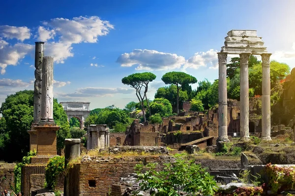 Fórum Romano em ruínas — Fotografia de Stock