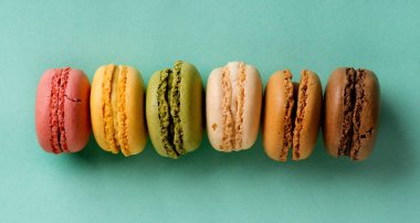 üst üste macarons
