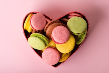 Hediye kutusunda macarons