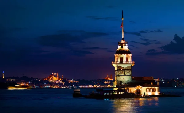 Torre delle fanciulle di notte — Foto Stock