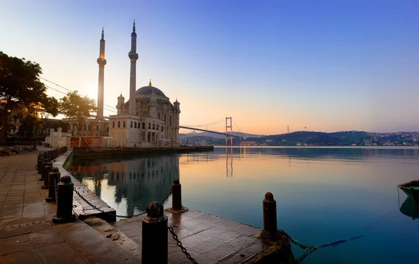 Historical Masjid Ortakoy — Stok Foto