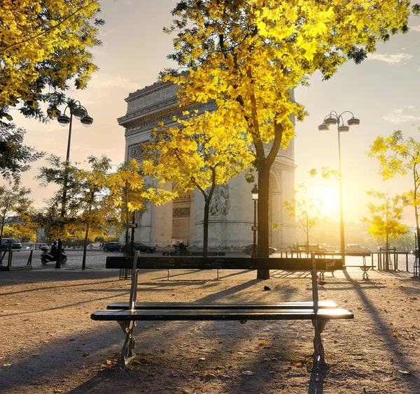 Łuk Triumfalny w Paryżu jesień — Zdjęcie stockowe