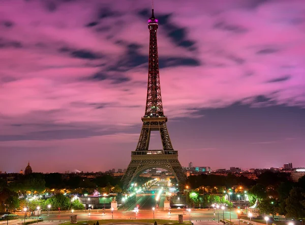 Eiffel Tower en sky — Stockfoto