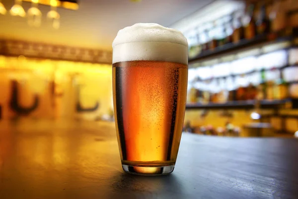 Пиво в пабі — стокове фото
