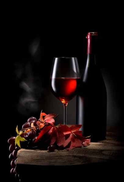 Wine on black — Stock Photo, Image