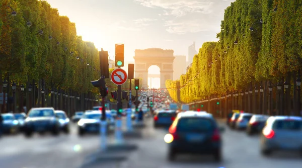 Verkeer op Champs Elysee — Stockfoto