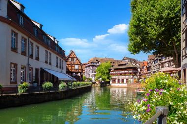 Strazburg evleri Nehri üzerinde