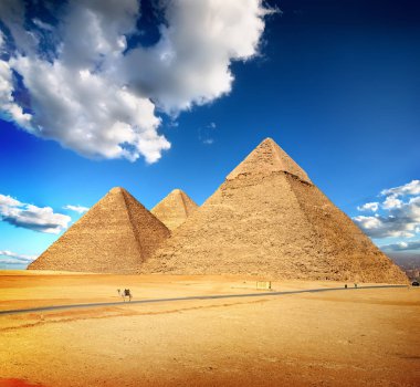giza piramitleri