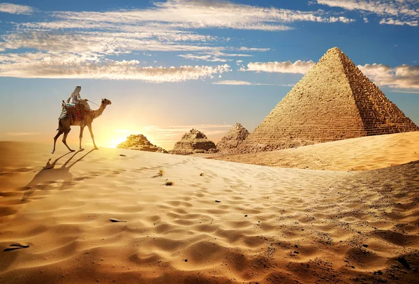 Çölde gün batımı