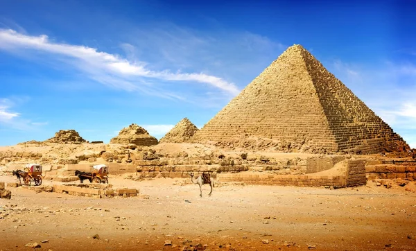 Pirâmides à tarde — Fotografia de Stock