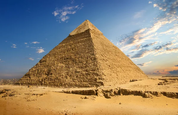 Landschap met piramide — Stockfoto