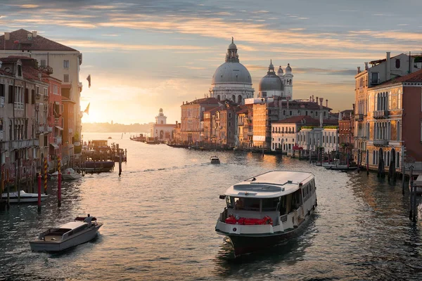 Vaporetto at sunset — Stock Photo, Image