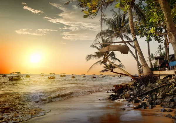 Kleine boten in de Oceaan — Stockfoto