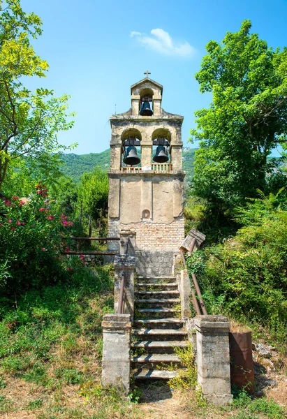 Separat klockstapel i Prcanj — Stockfoto