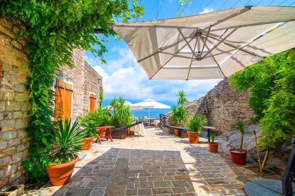 Courtyard in Budva — Stock Photo, Image