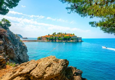 Kayalar ve Sveti Stefan