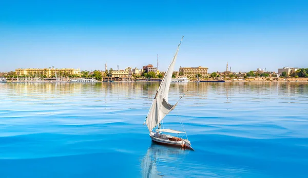Luxor açıklarında Nil