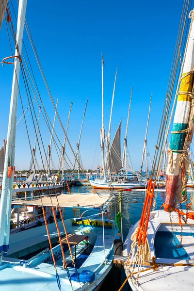 Barcos en el puerto — Foto de Stock