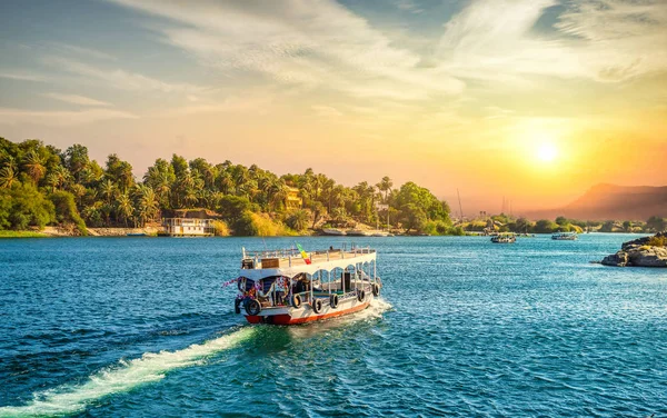 Boote bei Sonnenuntergang — Stockfoto