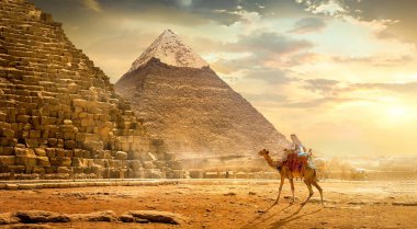 deve pyramids yakınındaki
