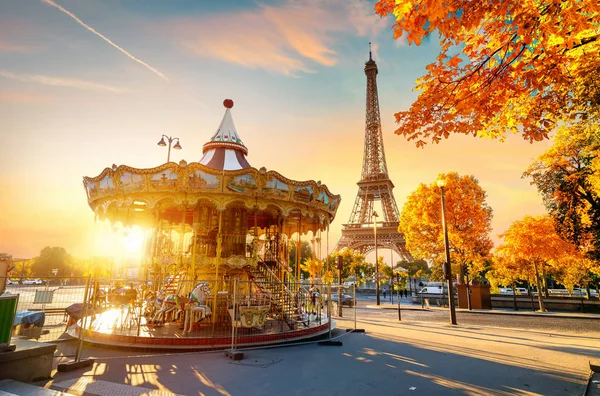 Park in de buurt van Eiffel Tower — Stockfoto