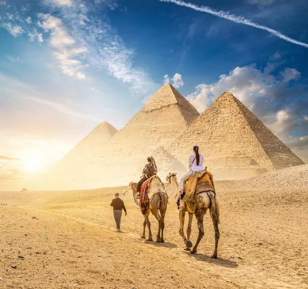 Caravana de camelo de Gizé — Fotografia de Stock