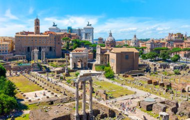 Yaz aylarında roman Forum
