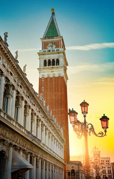 Piazza San Marco al amanecer —  Fotos de Stock