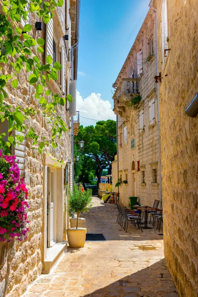 Strada îngustă din Perast — Fotografie, imagine de stoc