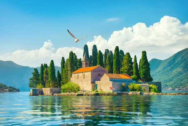 George Island cerca de la ciudad Perast —  Fotos de Stock