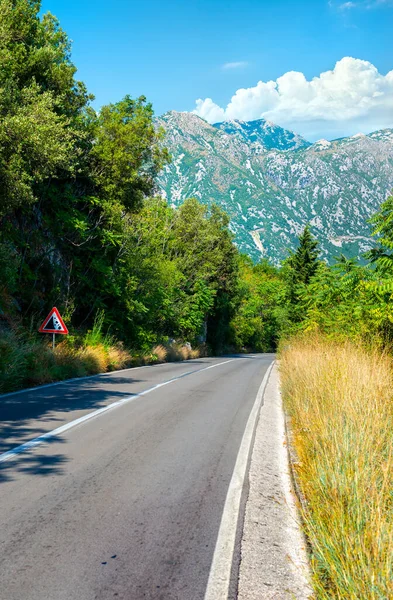 Estrada da montanha em Montenegro — Fotografia de Stock