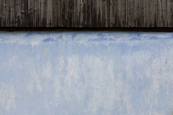 Pintura azul na parede de cimento de um edifício de concreto antigo — Fotografia de Stock