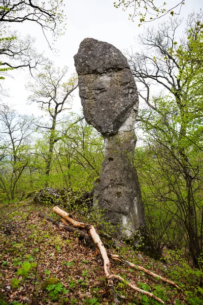 Perun bilinen rock Kulesi