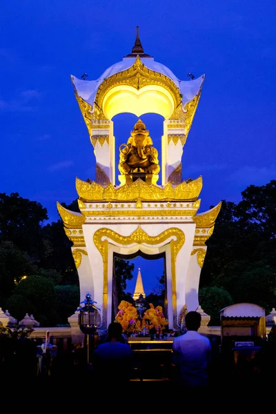 Sanamchan palacio en Nakornpathom, Tailandia, era hermoso con c — Foto de Stock