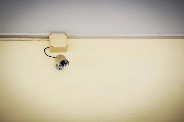 Βίντεο κάμερα σύστημα ασφαλείας στον τοίχο — Φωτογραφία Αρχείου