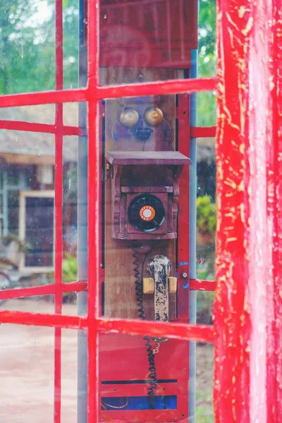 Vintage Traditional red old telephone booth in Thailand — Stock Photo, Image
