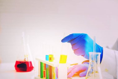 Kozmetik Bilimler, bilim adamı el laboratuvar r konik şişeye