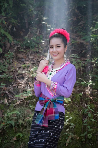 Beautiful Asian woman Thai traditional dress in forest — Stock Photo, Image