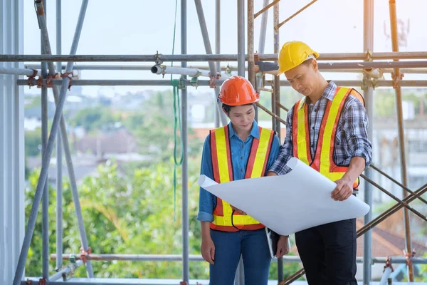Engineers are meeting, working and looking at Home blueprint in — Stock Photo, Image