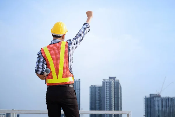 Engineers success working and hold hand up to sky and holding Ho — Stock Photo, Image