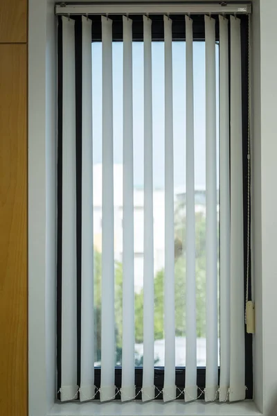 Ablak függöny a napfény segítségével, belsőépítészet, velencei — Stock Fotó