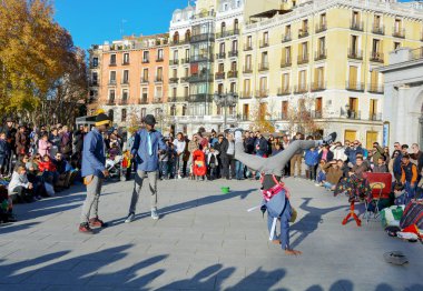 Dansçılar üzerinde Plaza Oriente