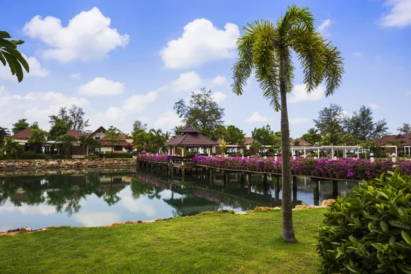 Klong Prao Resort. Chalets sur la baie dans un jardin tropical — Photo