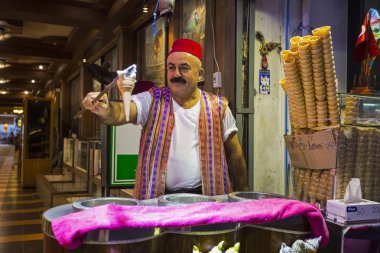 Satıcı dondurma Caddesi üzerinde