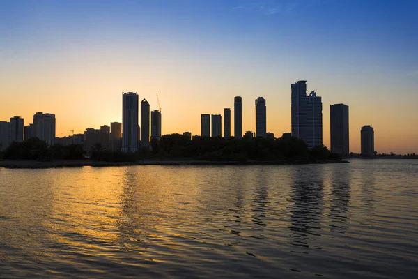 Sharjah şehir içinde gökdelenler — Stok fotoğraf