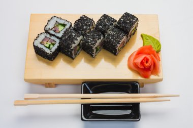 Deniz ürünleri ile Japon suşi