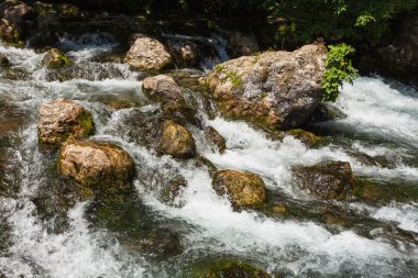 Abhazya içinde ile nehir manzara