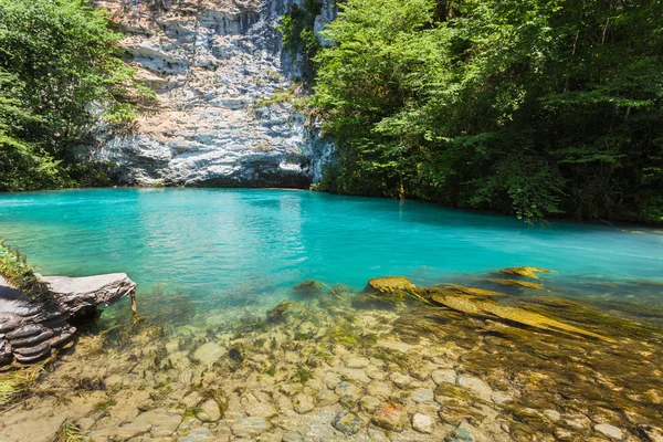 Blue lake in mountains — Stock Photo, Image