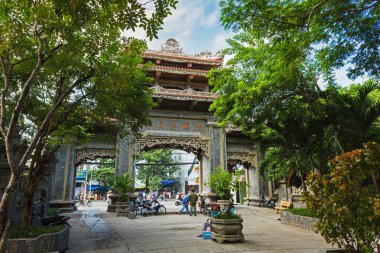 Uzun oğlu Pagoda görünümünü